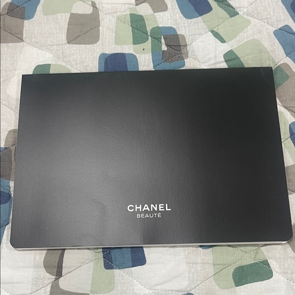 CHANEL Beauté Sleek Desk Calendar 📆